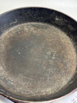 Lodge 10" Cast Iron Skillet