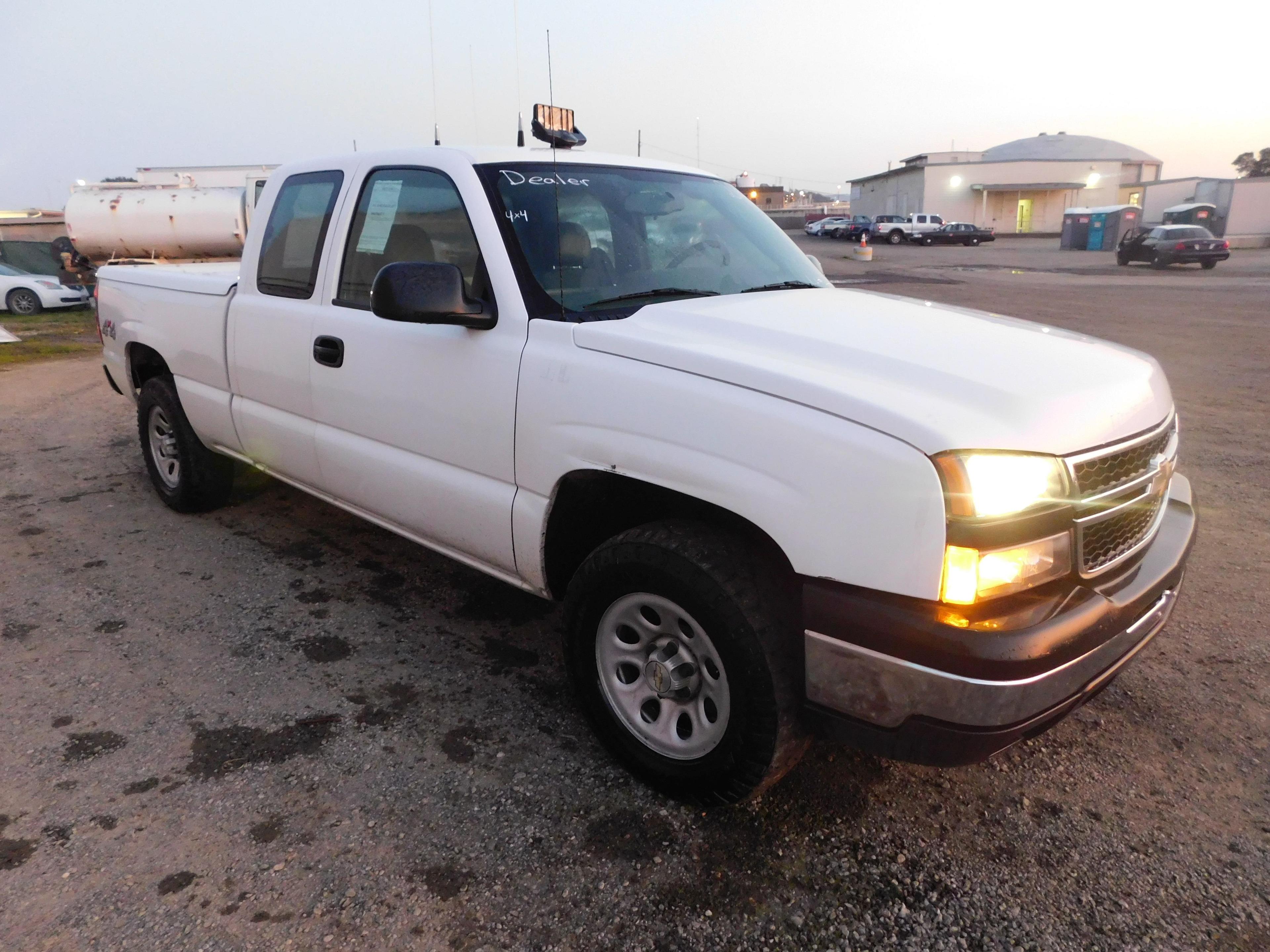 2007 CHEVROLET SILVERADO 1500 4X4 EXTENED CAB PICKUP