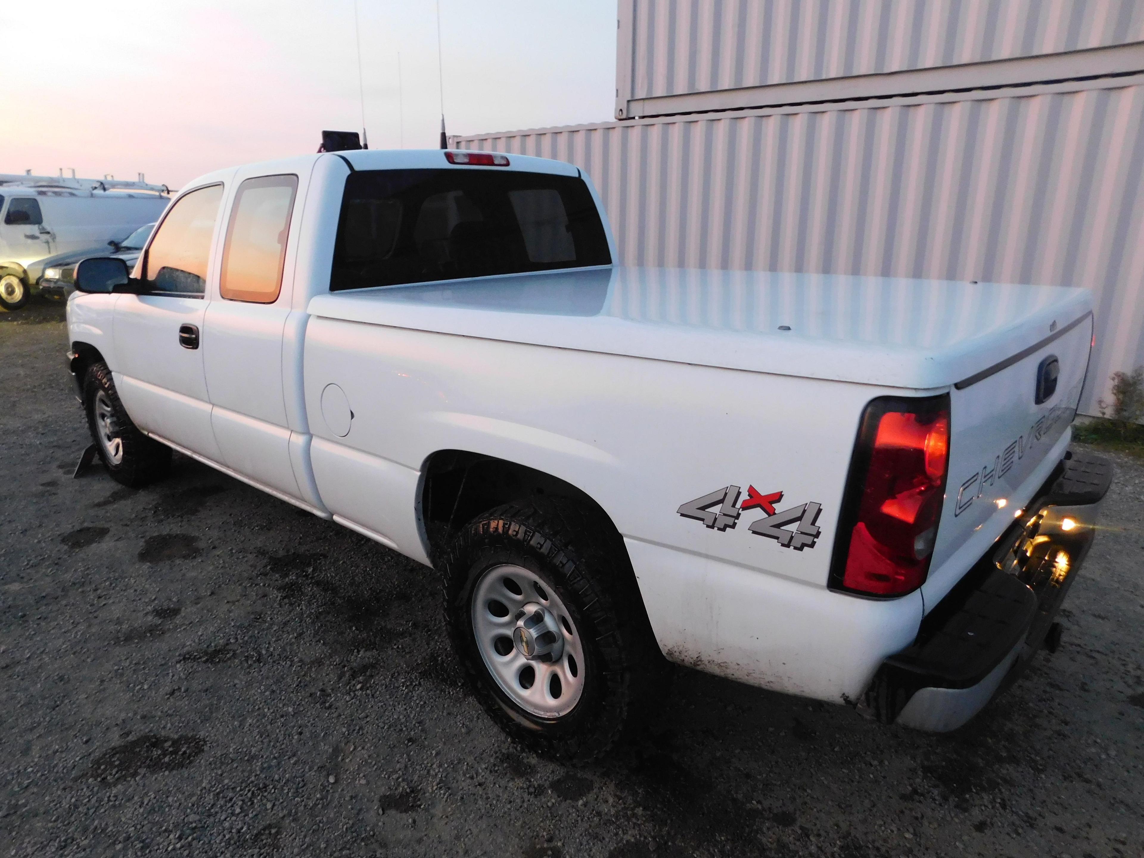 2007 CHEVROLET SILVERADO 1500 4X4 EXTENED CAB PICKUP
