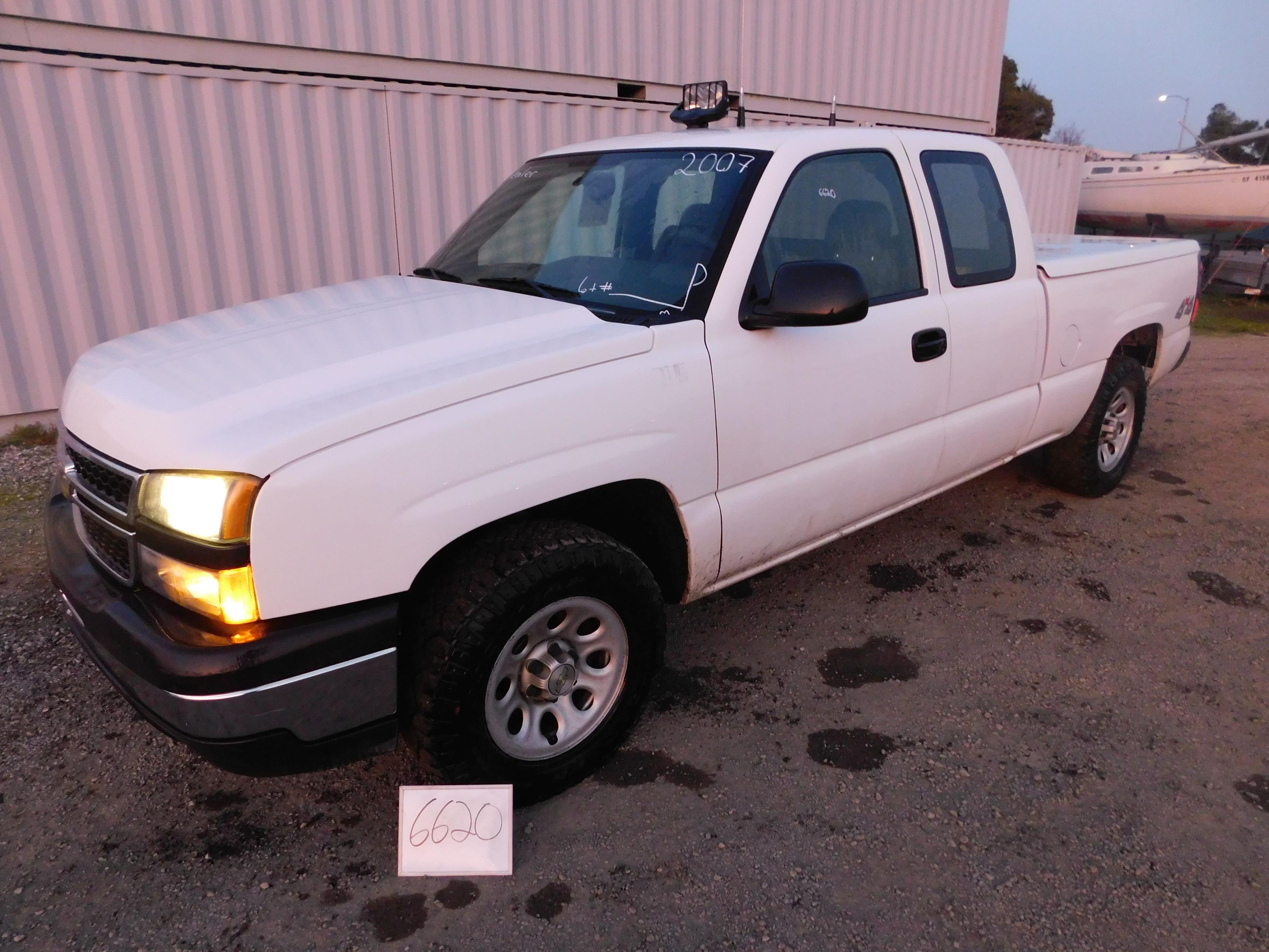 2007 CHEVROLET SILVERADO 1500 4X4 EXTENED CAB PICKUP