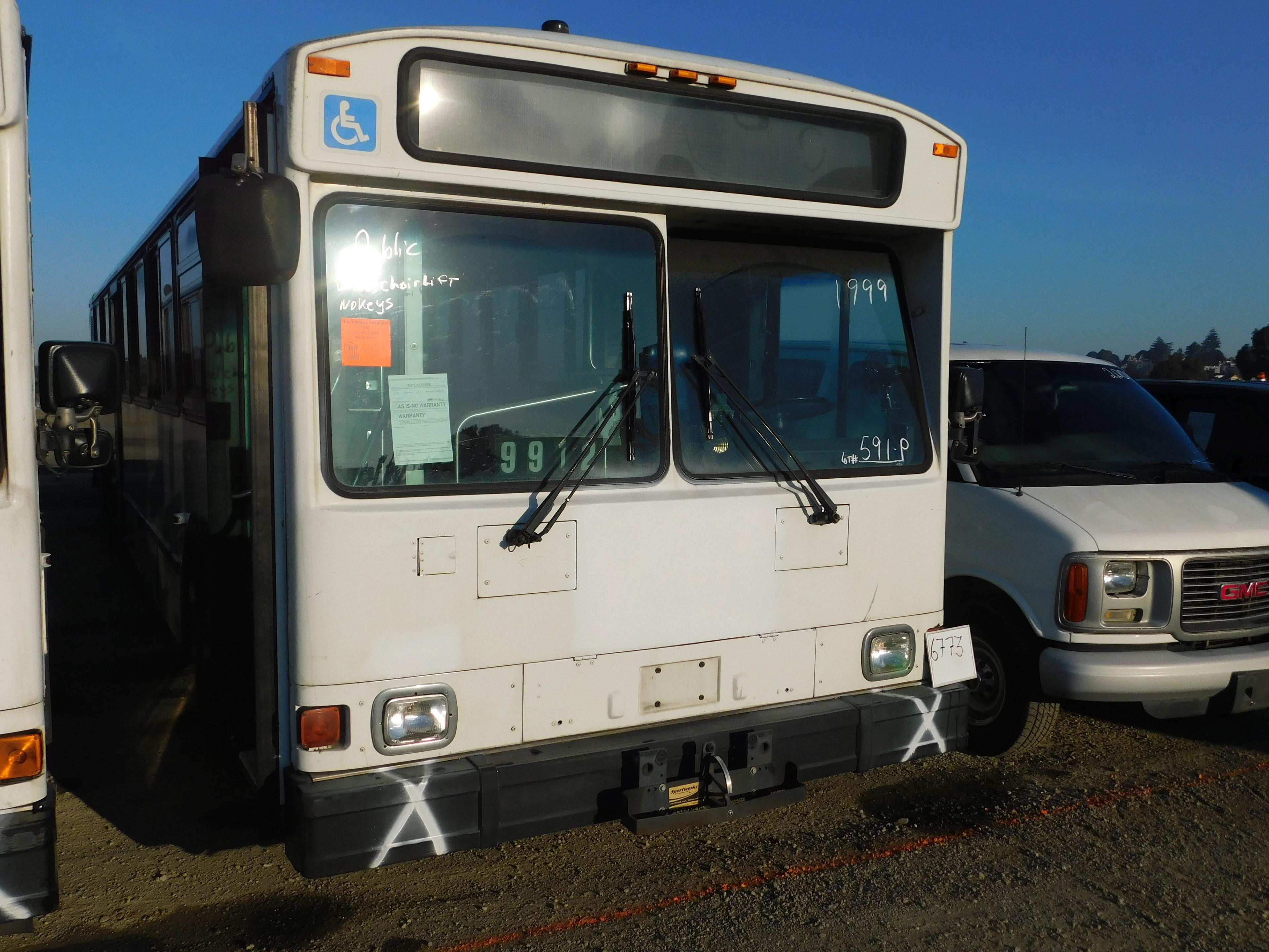 1999 GILLIG 43 PASS BUS (NON COMPLIANT)