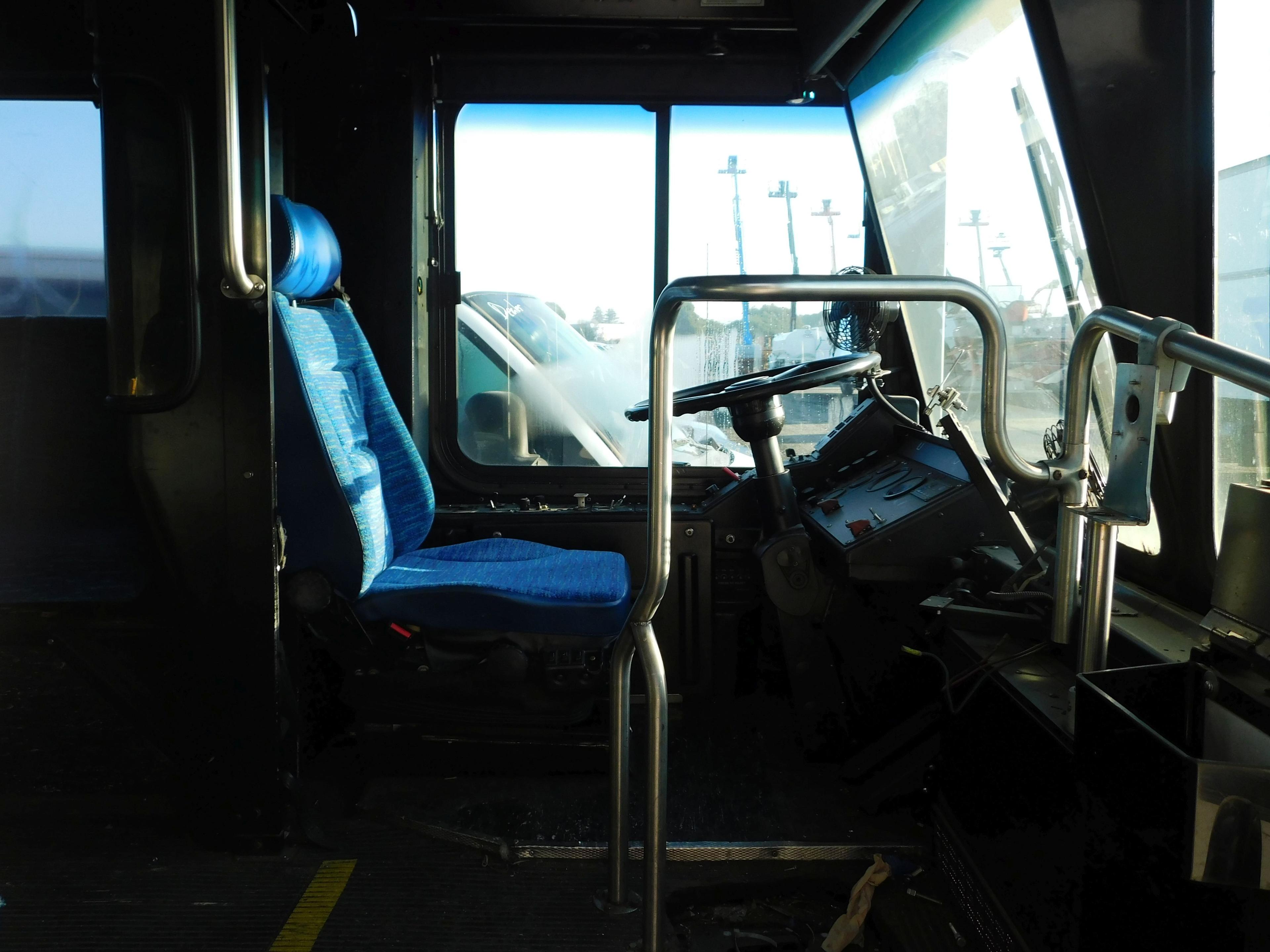 1999 GILLIG 43 PASS BUS (NON COMPLIANT)