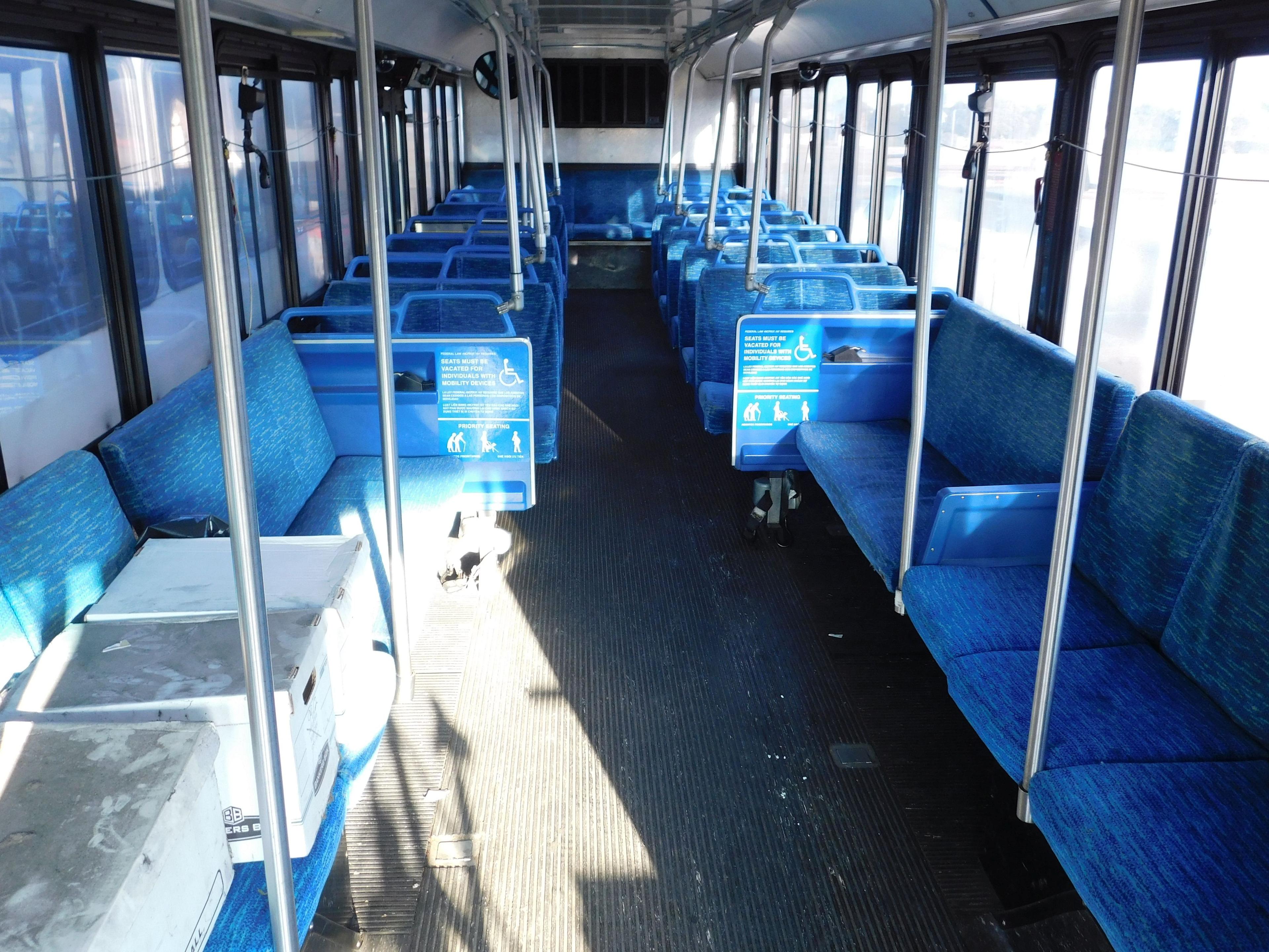 1999 GILLIG 43 PASS BUS (NON COMPLIANT)
