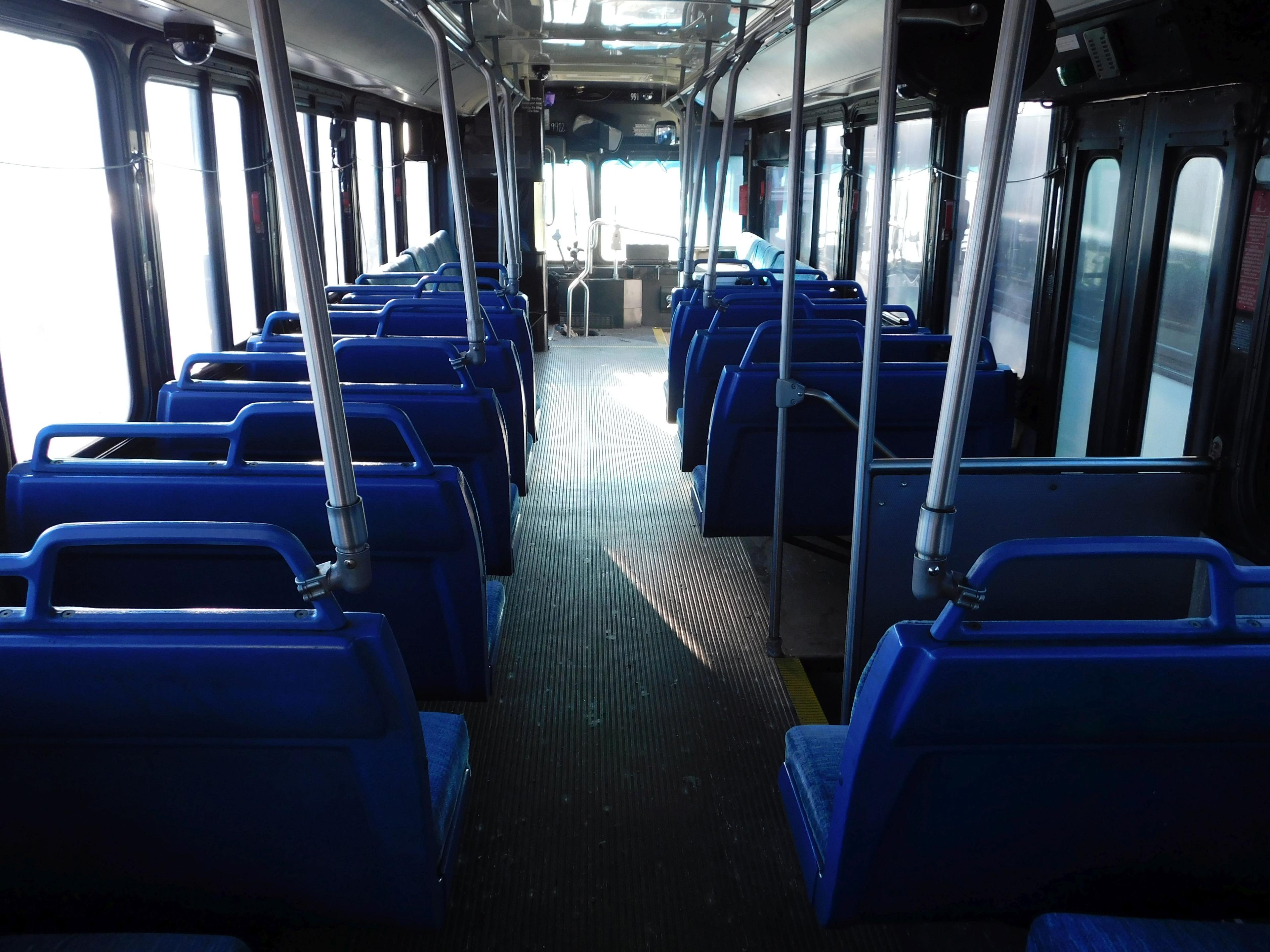 1999 GILLIG 43 PASS BUS (NON COMPLIANT)