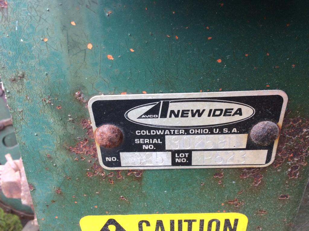 (463)NEW IDEA 325 2 ROW CORN PICKER