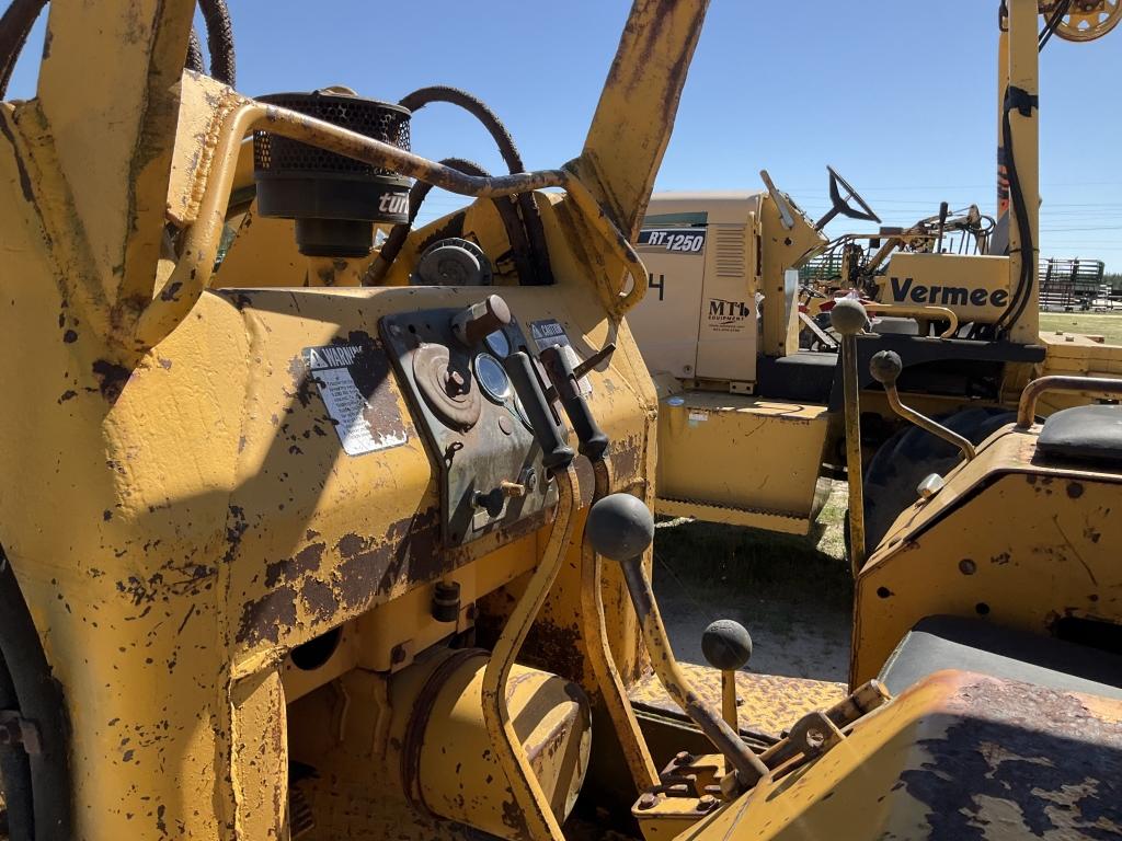 (197)JOHN DEERE 350B DOZER
