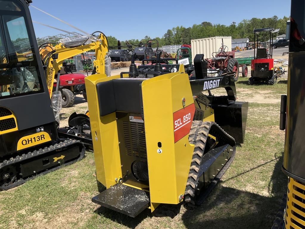 (123)UNUSED DIGGIT SCL850 MINI SKID LOADER