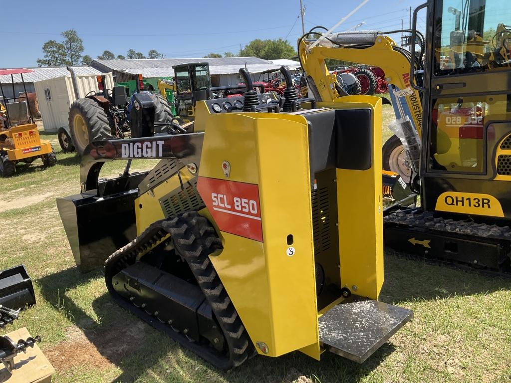(123)UNUSED DIGGIT SCL850 MINI SKID LOADER