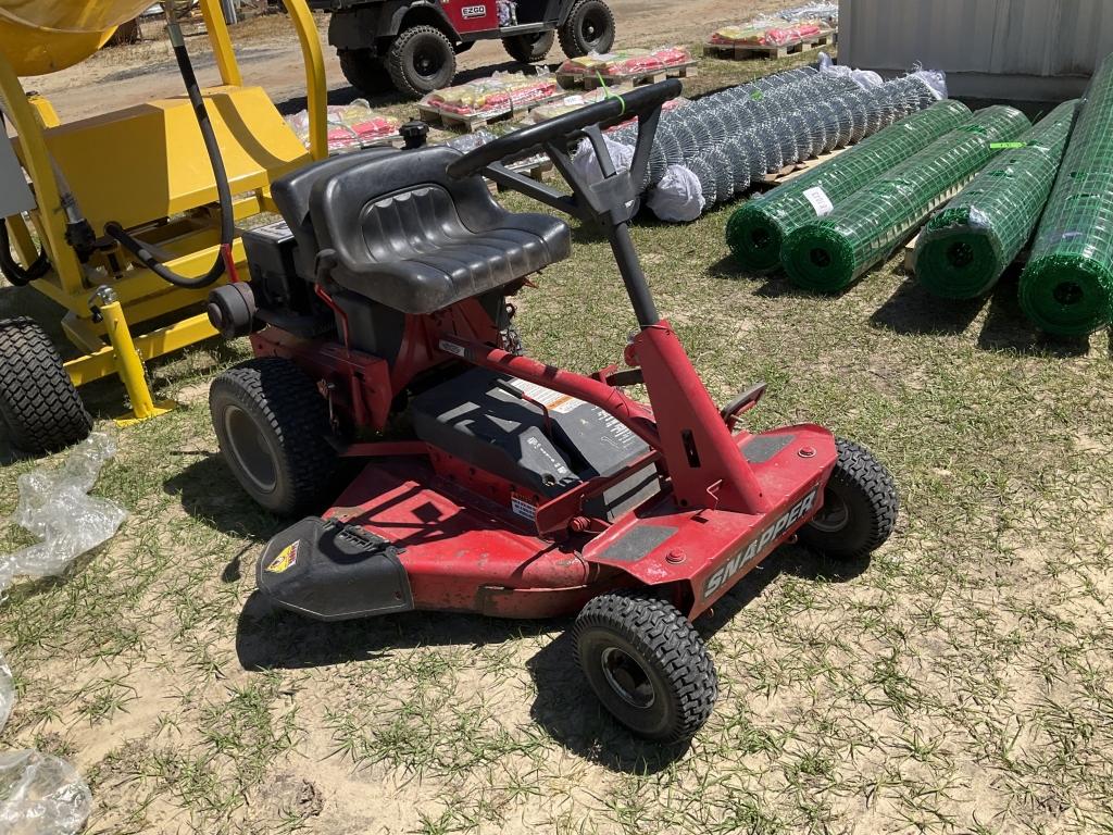 (21)SNAPPER LAWN MOWER