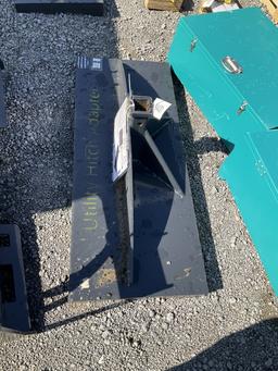 (1038)UNUSED LANDHONOR SS UTILITY HITCH ADAPTOR