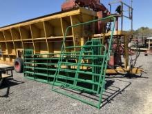 (10)16' CORRAL PANELS W/ 6' WALK THRU-GREEN(A)