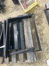 UNUSED GIYI MINI SKID STEER FORKS
