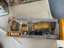 UNUSED SKLP REMOTE CONTROL CONCRETE TRUCK TOY