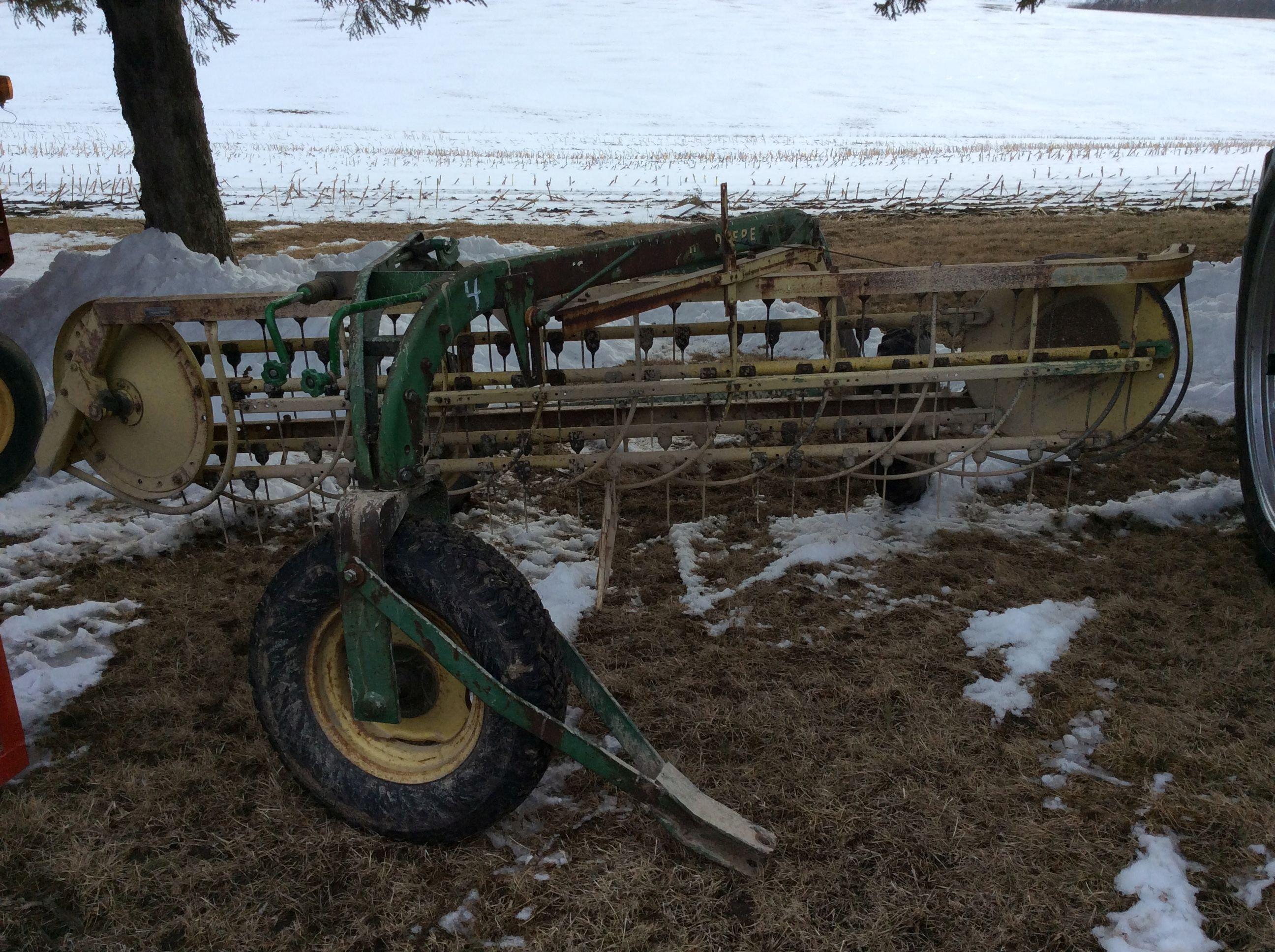 John Deere 660 side rake