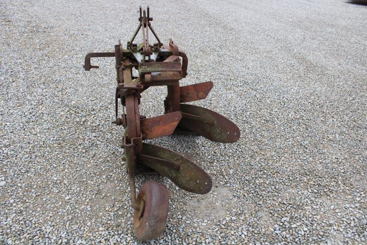 Case 2X  3PT Plow