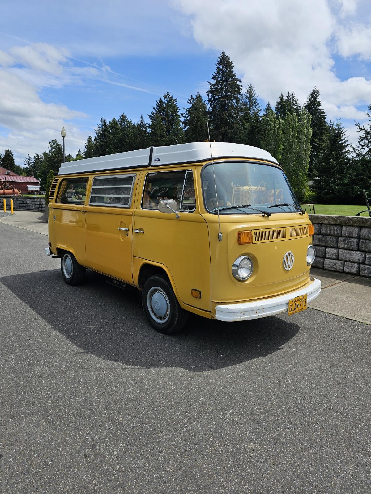 1977 Volkswagen Westfalia Pop-Top