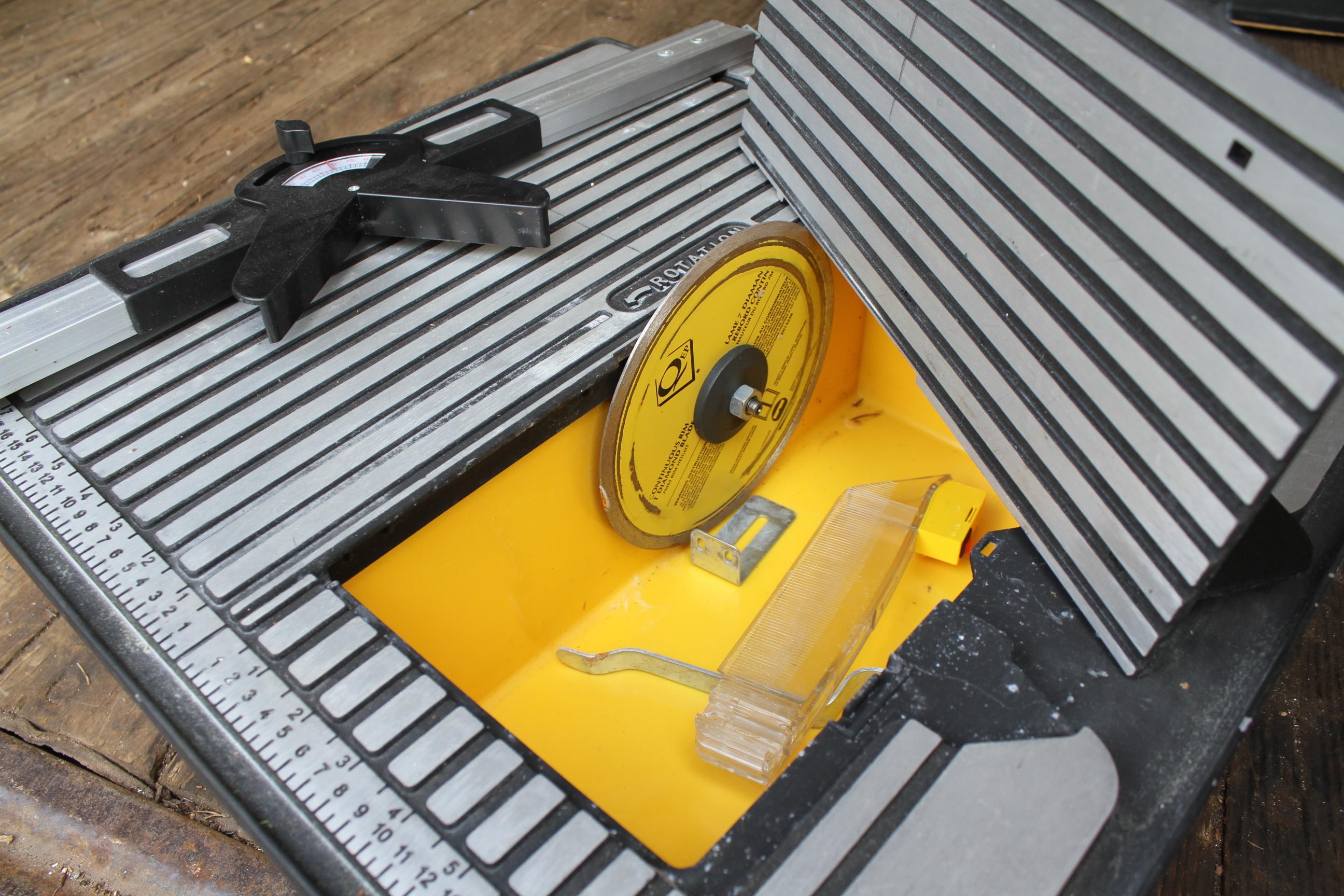 NO RESERVE - QEP 7inch Tile Saw