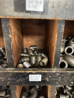 large quantity black pipe 3/4 and 1 inch caps elbows pipe accessories