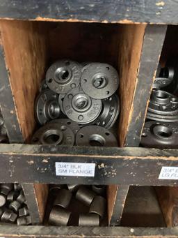 large quantity black pipe 3/4 and 1 inch caps elbows pipe accessories