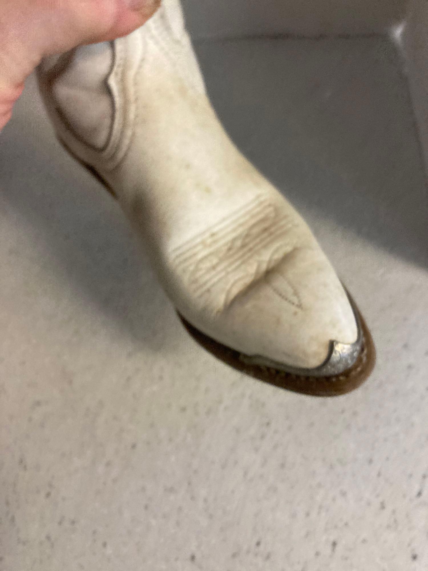 Ladys rodeo drive cowboy boots in box size 6 medium