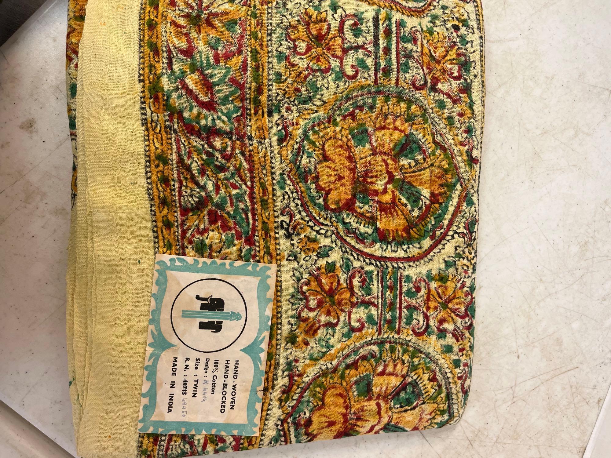 mixed lot linens towels napkins hanky?s aprons table cloths
