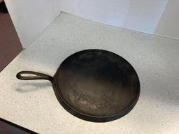 Griswold 9 cast iron griddle 609B