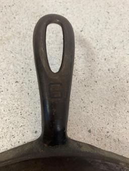 Griswold 9 cast iron griddle 609B