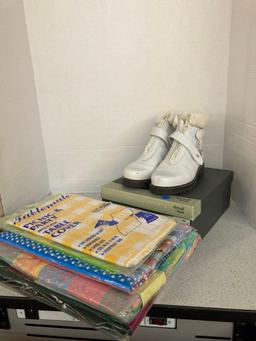 Dirndl Bua boots size 7 and table covers