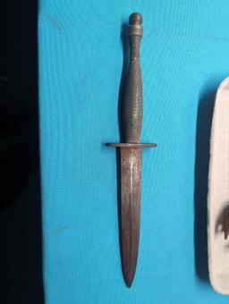 4 fixed blade knives