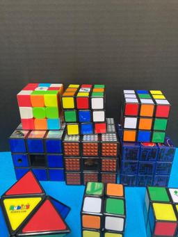 Rubik?s cube lot and soccer player figures