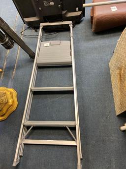 Cosco ladder