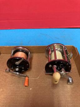 2 fishing reels