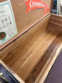 Beautiful 1940s cedar chest with bottom drawer