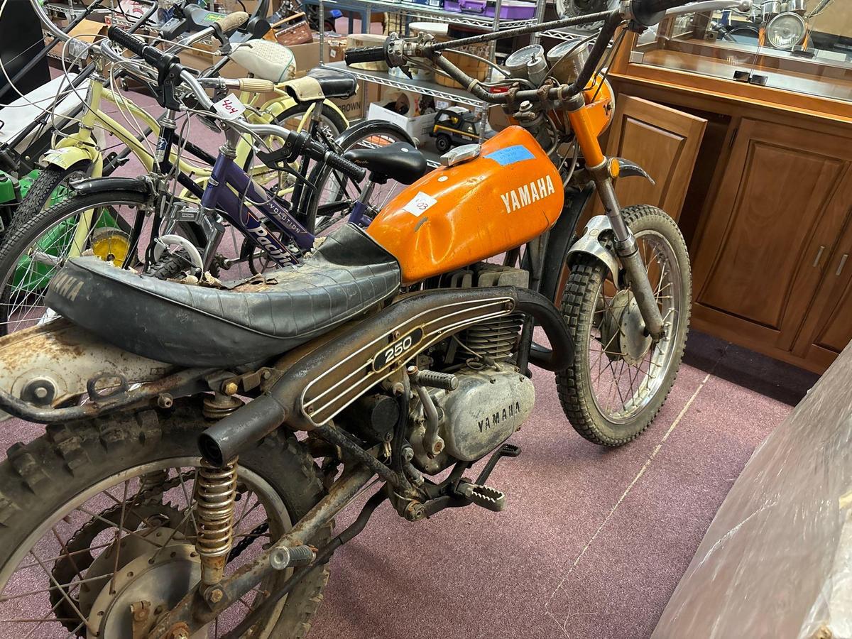 1972 Yamaha DT 250 dirtbike vintage