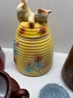 honeybee cookie jar with kitten on top vintage pottery