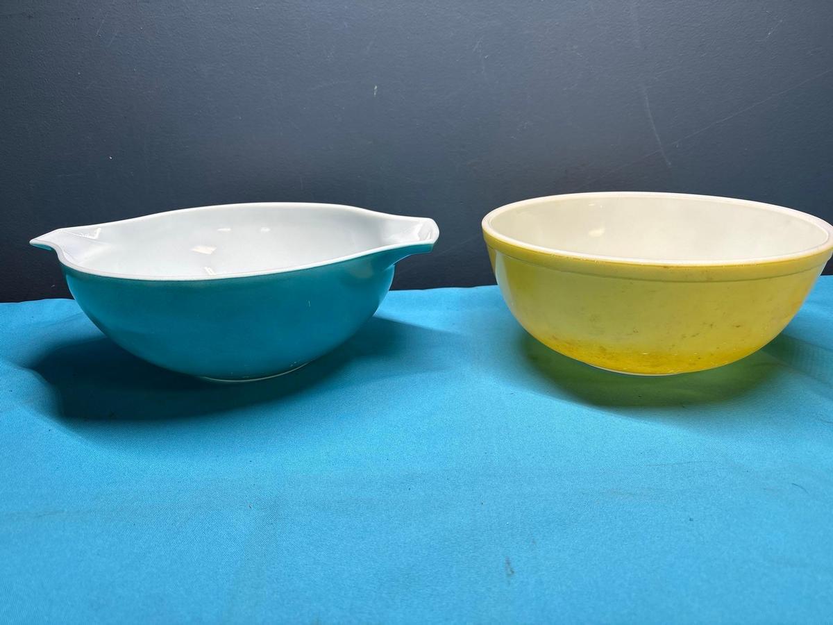 Pyrex 404 Pyrex 444 vintage kitchen items