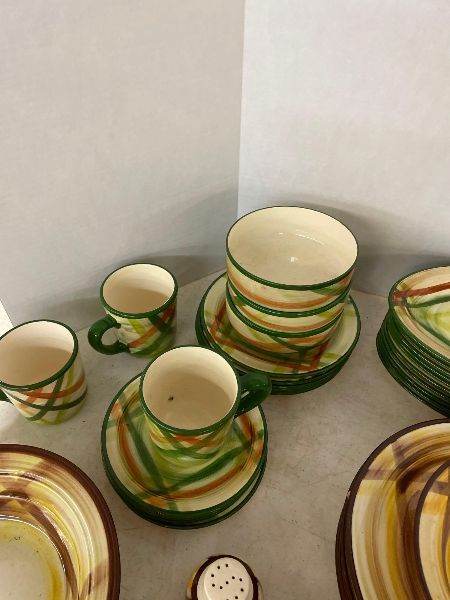 Vernon Kiln Tam O Shanter dinnerware set north green and yellow