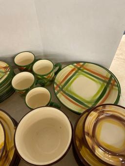 Vernon Kiln Tam O Shanter dinnerware set north green and yellow