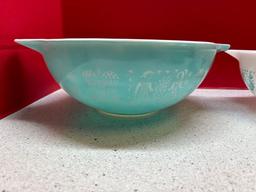 Pyrex amish butter print four piece mixing bowl