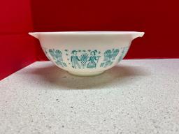 Pyrex amish butter print four piece mixing bowl