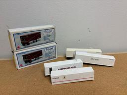 HO scale, train cars, trailers 2 new inbox