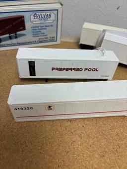 HO scale, train cars, trailers 2 new inbox