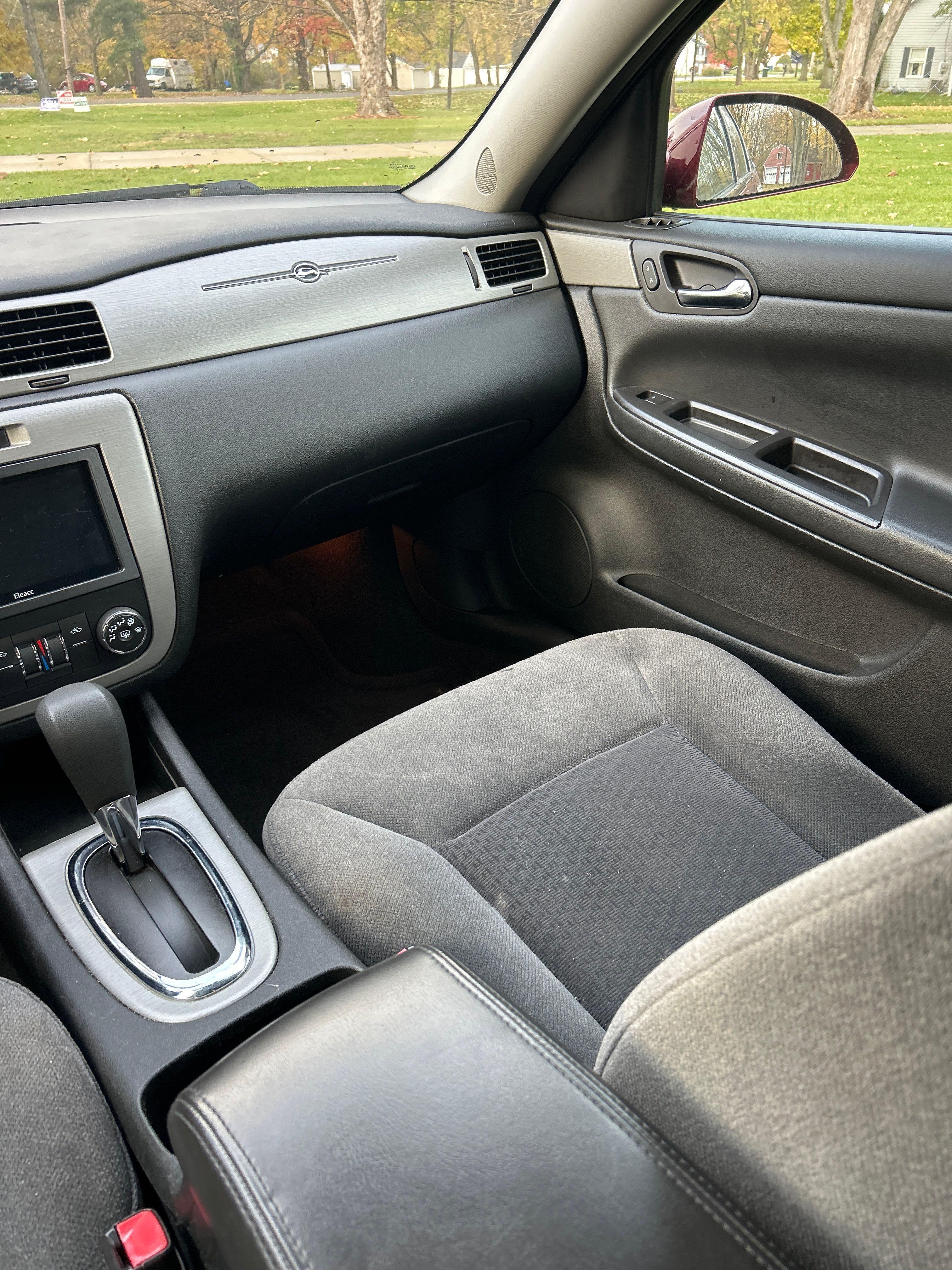 2007 Chevrolet Impala only 92,000 miles NICE CLEAN CAR
