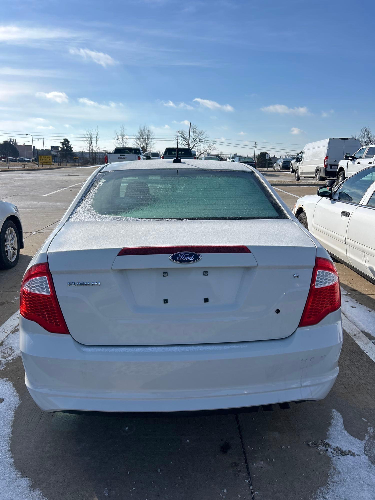 2010 Ford fusion SE four-door sedan only 60,639 miles