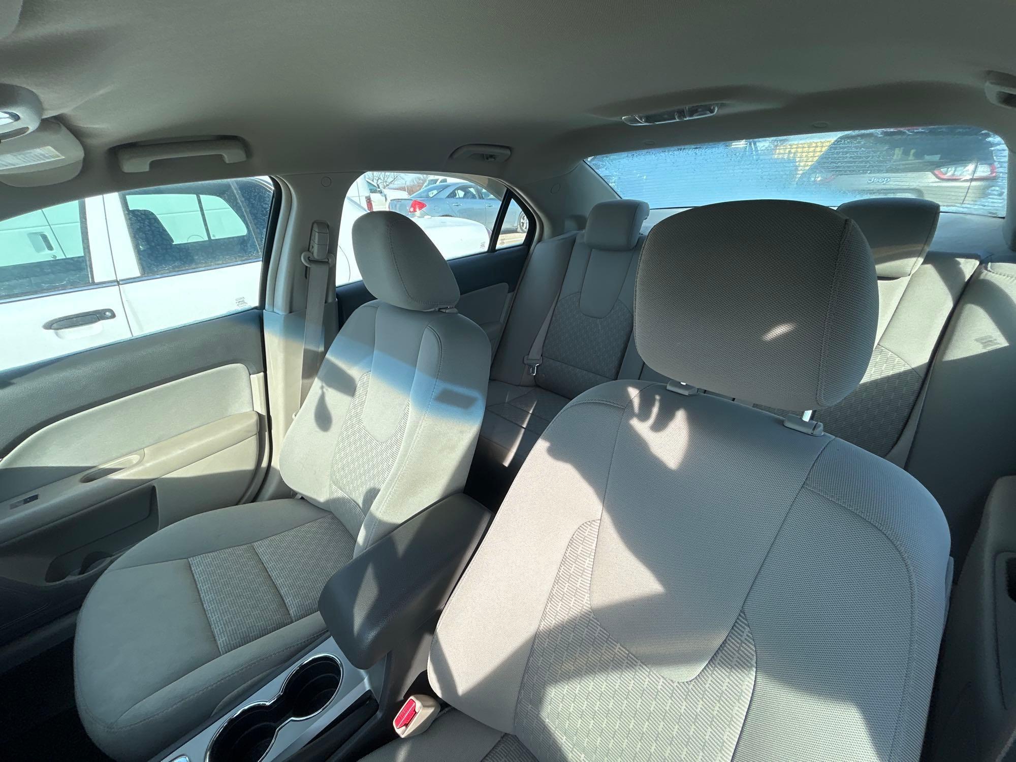 2010 Ford fusion SE four-door sedan only 60,639 miles