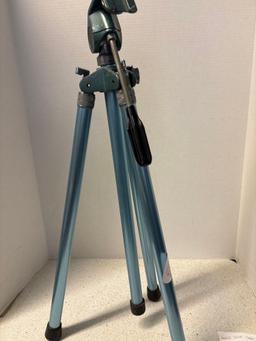 Heavy duty, safe lock flip lock tripod