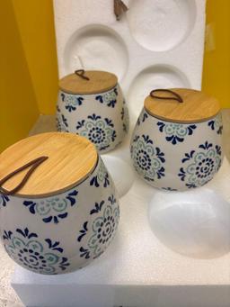 three heart food storage containers New