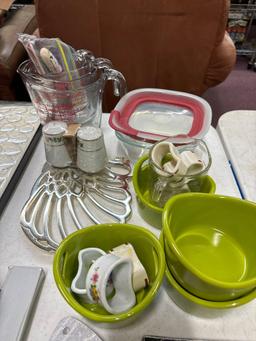 Mixed lot includes kitchen items, perfume bottle, etc