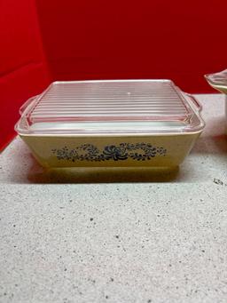 Pyrex Homestead dishes with lids