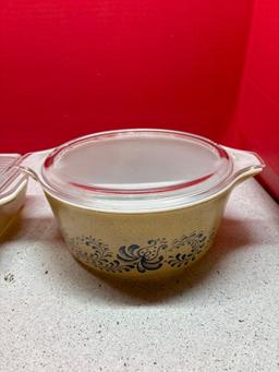 Pyrex Homestead dishes with lids